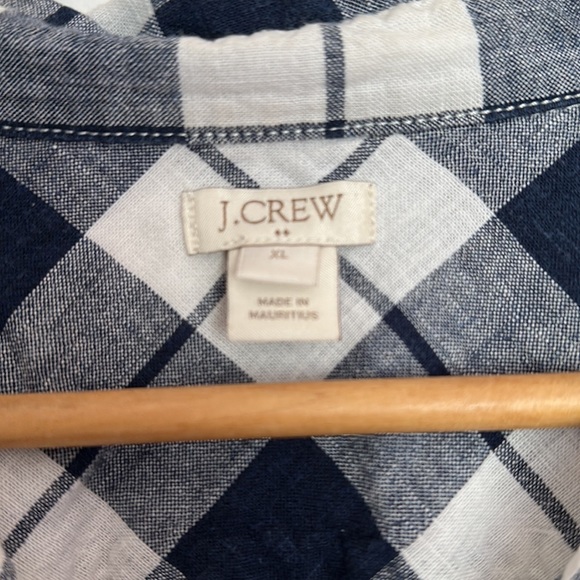 EUC J. Crew popover top - Picture 2 of 4